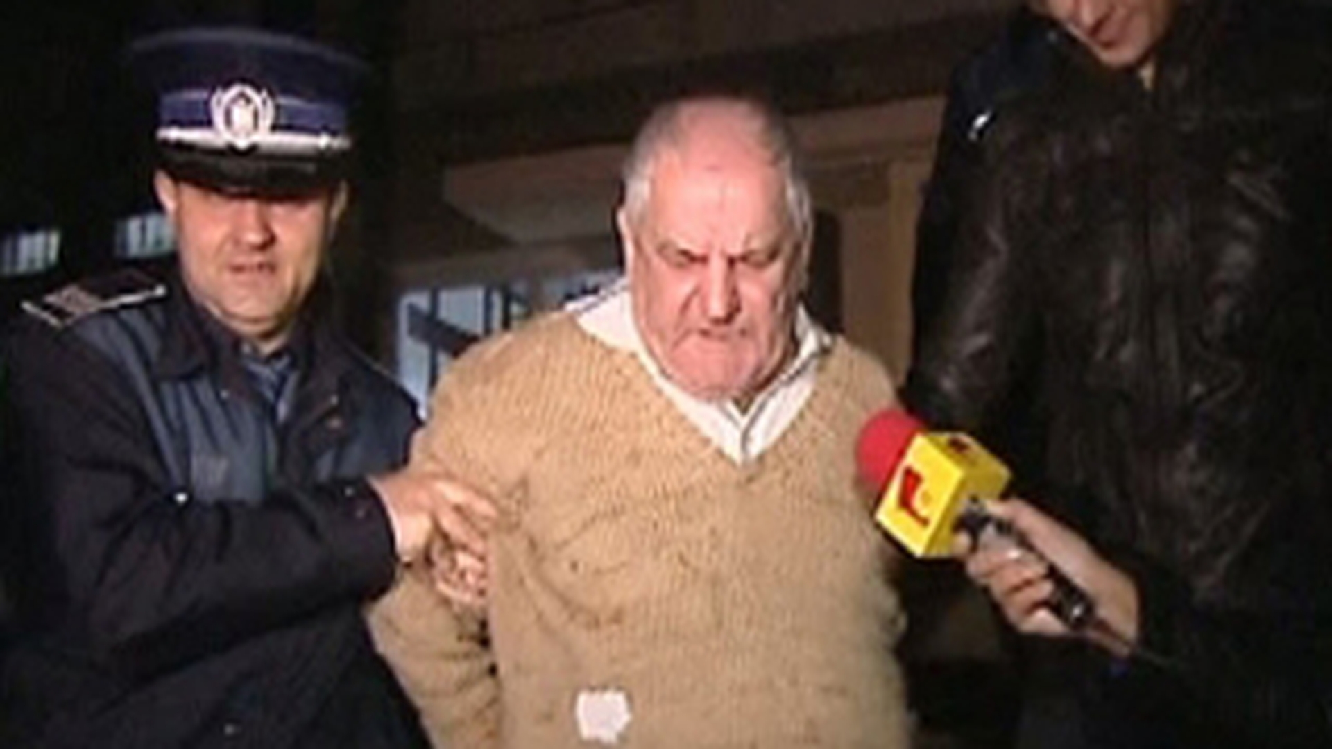 Un barbat din Capitala si-a ucis sotia si pe prietena acesteia, care a fost martora la crima