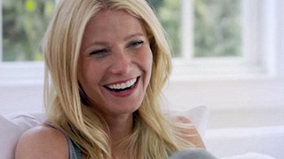 Lui Gwyneth Paltrow ii plac toate pozitiile, lui Bradley Cooper – pe la spate! Aflati aici care sunt pozitiile sexuale preferate de vedete!