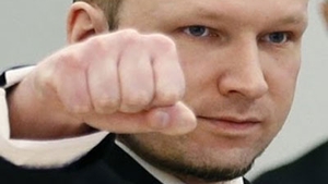 Se plange ca nu ii sunt respectate drepturile dupa ce a ucis 77 de persoane! Uite ce pretentii are Anders Breivik!