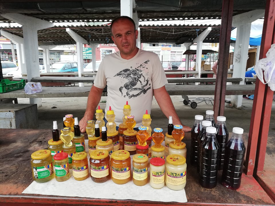 Ionică Ghiran a pornit la drum cu câțiva stupi, iar acum are 270 de familii de albine
