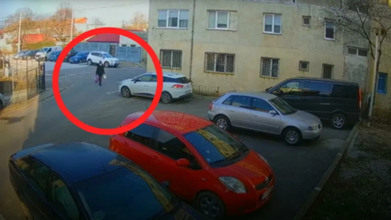 Gestul rușinos făcut de o femeie din Mangalia. A aruncat gunoiul într-o parcare, deși ghena era fix lângă ea