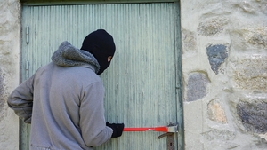 Un român și-a luat țeapa vieții în Grecia! Și-a lăsat banii la cazare și a rămas fără ei. Ce a observat pe camerele de supraveghere