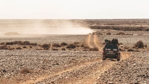 Trei români pleacă în cel mai dificil raliu de amatori: 10.000 de kilometri, din Europa până în Africa