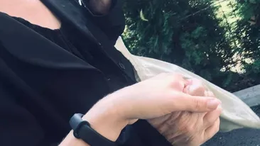 Nepoata unui patron de restaurant din București a ajuns să cerșească în fața unui supermarket. Imaginile sunt tulburătoare