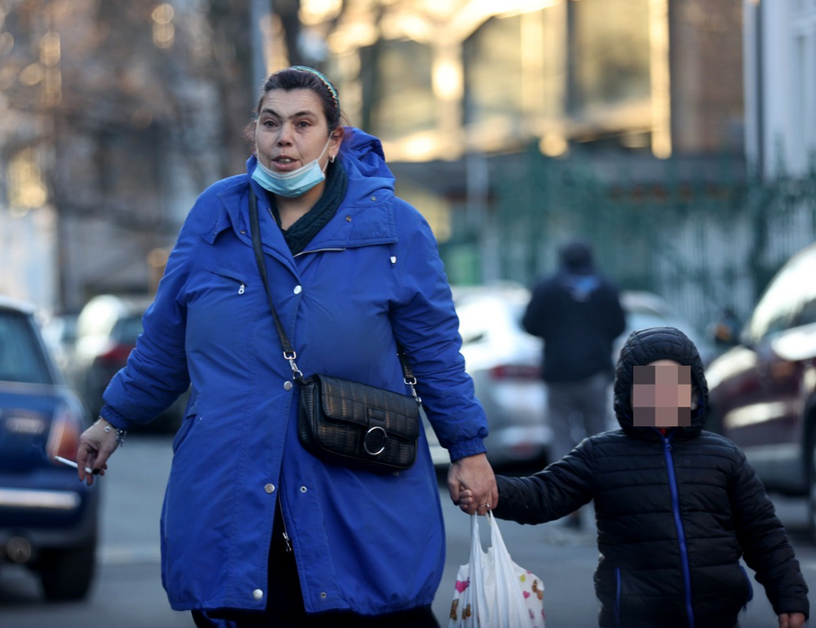 Ioana Tufaru a ieșit la plimbare cu băiețelul ei, Luca