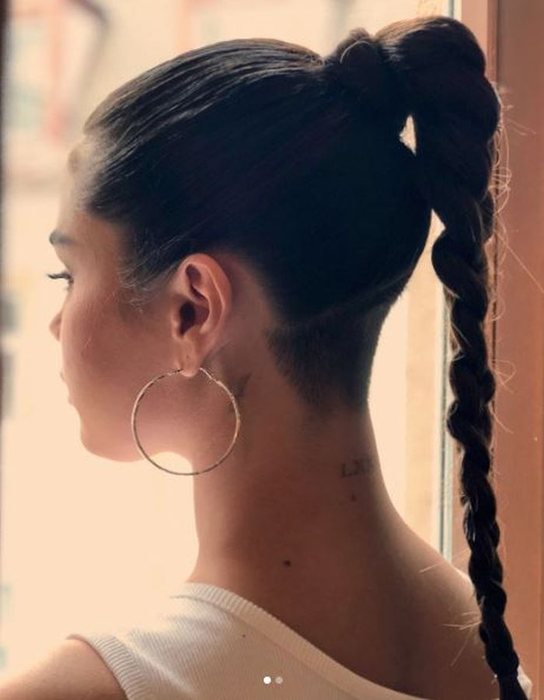 Selena Gomez s-a ras în cap.