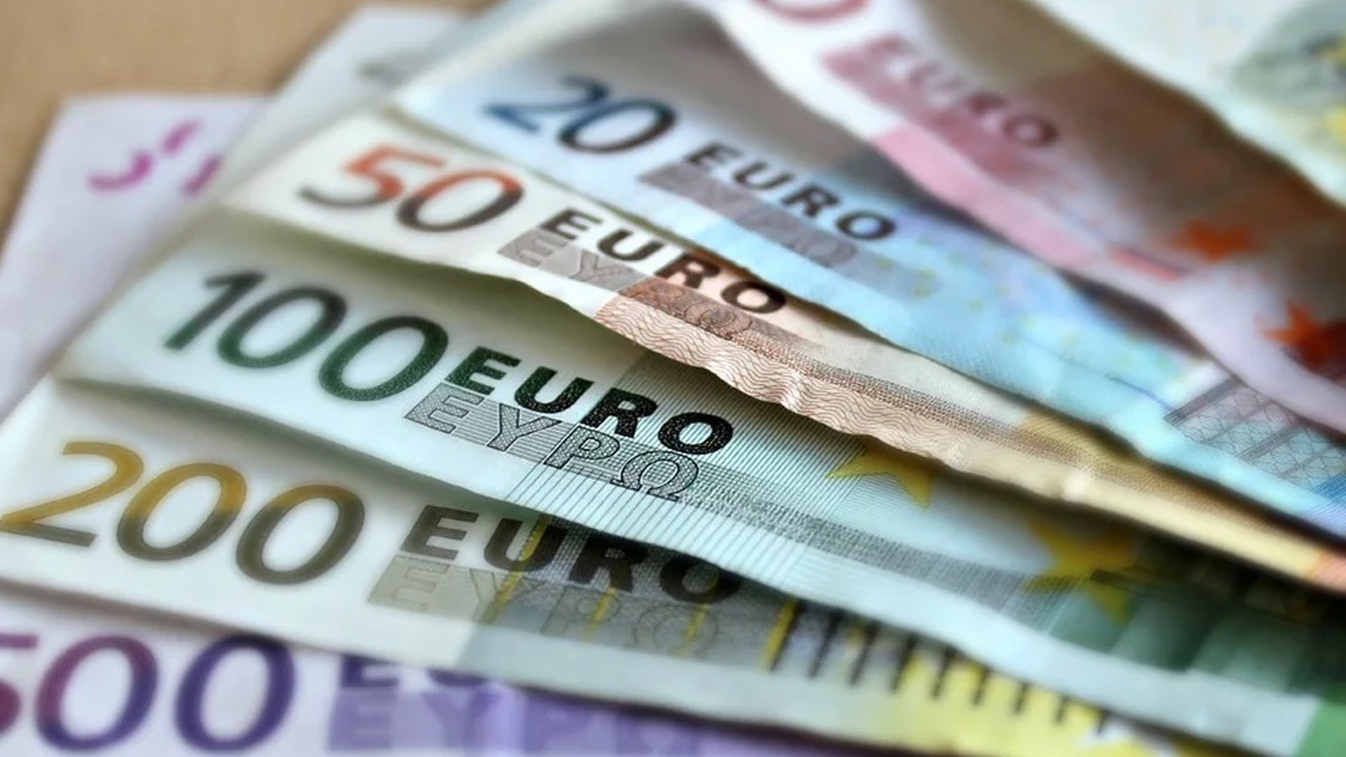 Curs valutar 3 decembrie 2019. Euro se menține peste pragul de 4,77 lei
