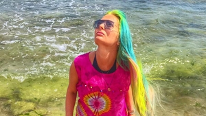 Oana Zăvoranu, “violată în grup”! A apărut în mijlocul străzii, cu pantalonii rupţi şi cu chiloţii pe afară!