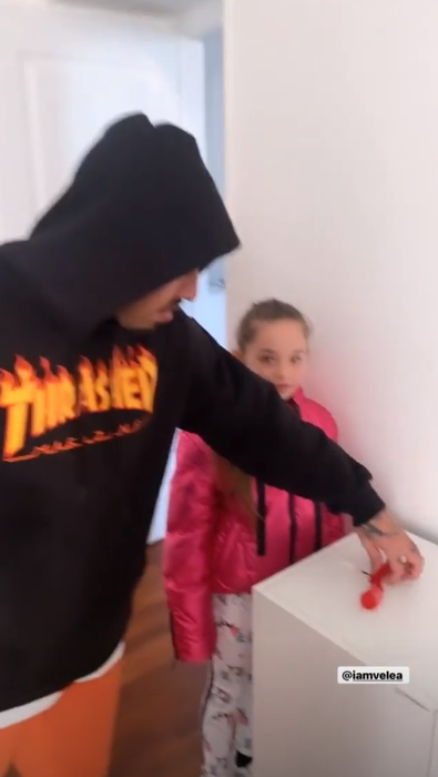 Alex Velea e topit după “fiica lui vitregă”! Antonia l-a filmat în timp ce o răsfața pe Maya