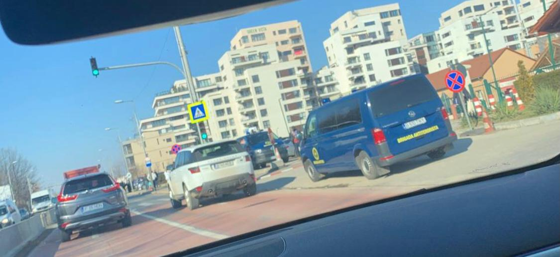 Ultima oră. O posibilă amenințare cu bombă la o școală americană din Capitală. Șoseaua Pipera a fost blocată de polițiști