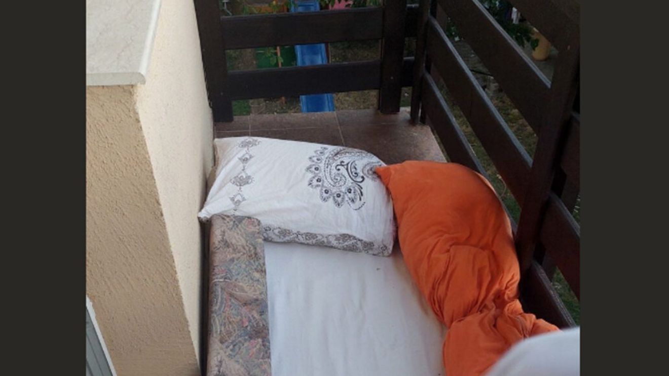 Râzi cu lacrimi! Vă mai amintiţi de balconul pentru cazare de la Cluj, pentru Untold? Reacţie fabuloasă a unui internaut, după ce a dat de el