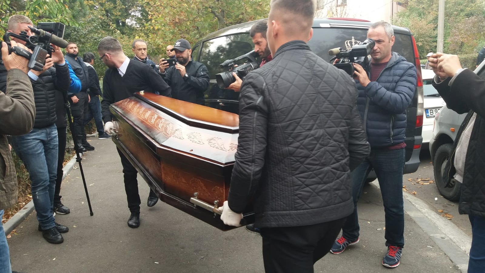 Sicriul cu trupul neînsuflețit al lui Ilie Balaci, scos din bloc! Imagini cutremurătoare de la Craiova