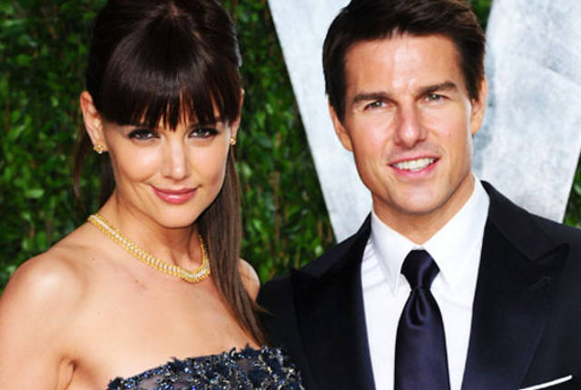 WEST HOLLYWOOD, CA - FEBRUARY 26:  Actress Katie Holmes (L) and actor Tom Cruise arrives at the 2012 Vanity Fair Oscar Party hosted by Graydon Carter at Sunset Tower on February 26, 2012 in West Hollywood, California.  (Photo by Alberto E. Rodriguez/Getty Images)
