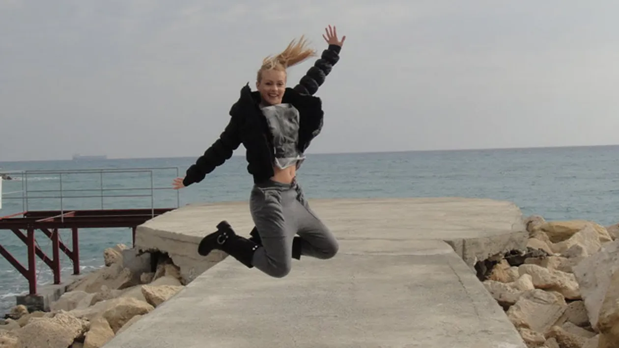 Simonei Gherghe ii place la nebunie sa zboare