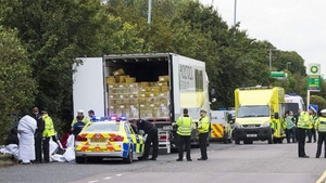 15 copii, găsiți într-un camion frigorific în Anglia! Camionul, condus de un român