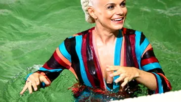 Jojo a sarit imbracata in piscina! Mi-au tremurat genunchii