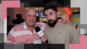 Axinte, oprit pe stradă de o femeie și ponegrit în gura mare: „Ești prost rău la televizor”. Dialog halucinant între artist și o admiratoare