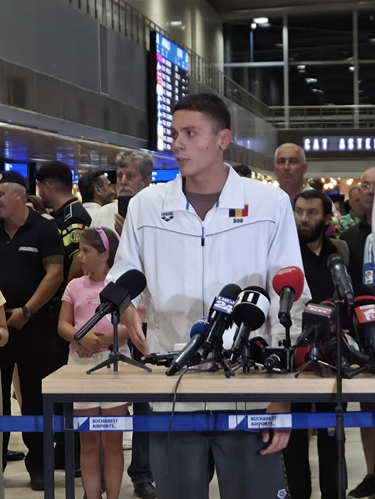 David Popovici s-a întors în România! Primele declarații după ce a câștigat două medalii de aur: ”Simți tensiunea din aer”
