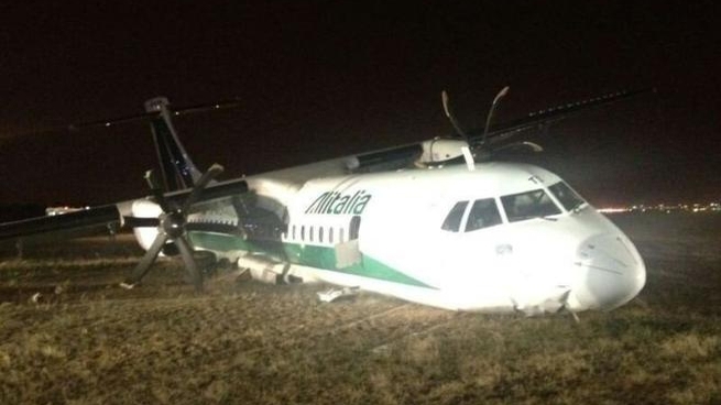 Doi răniţi sunt spitalizaţi în Italia, după incidentului în care a fost implicat un avion Carpatair