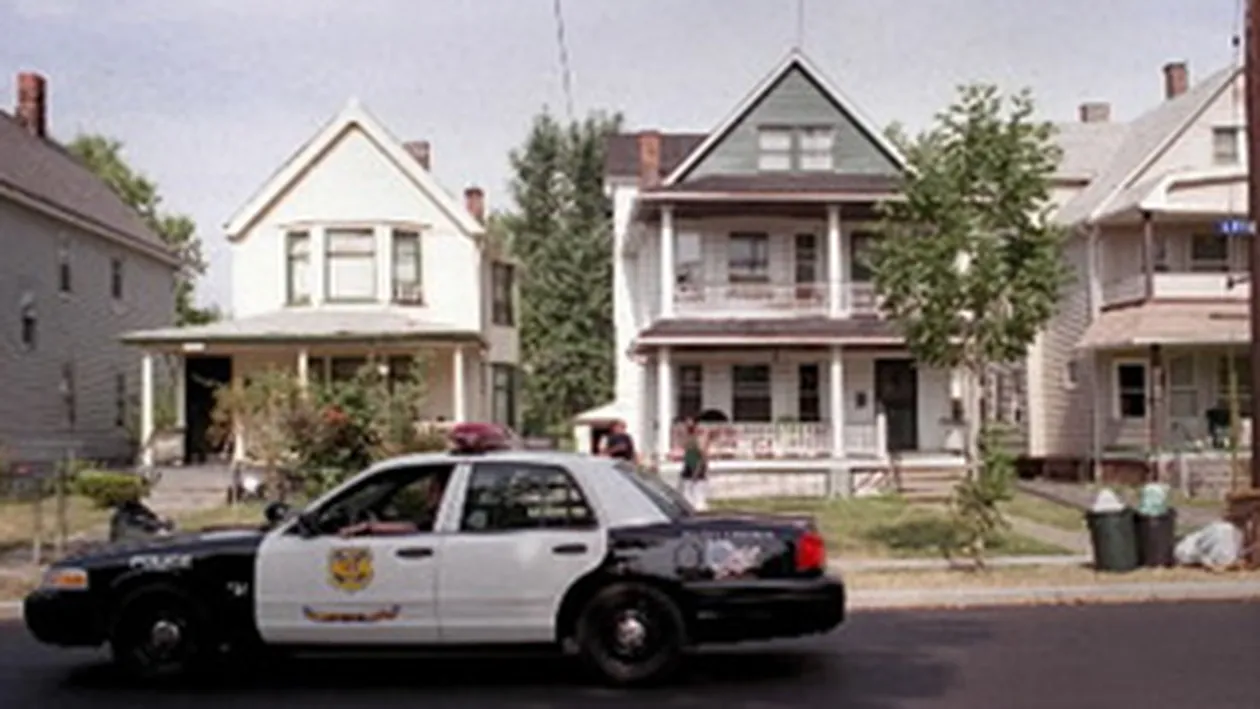 Un american a ucis trei persoane si a ascuns cadavrele in scorbura unui copac