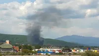 Incendiu violent la un depozit cu materiale de construcții din Vâlcea. O femeie a fost rănită