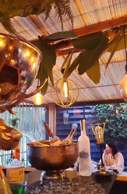 Oana Roman și Marius Elisei, întâlnire romantică la un restaurant din Pitești? Diva și-a făcut o schimbare de look uriașă + cum s-a filmat alături de fostul soț