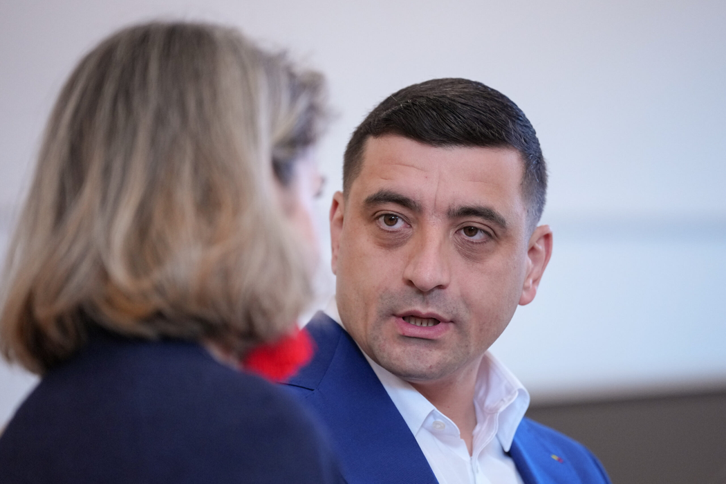 George Simion, candidatul Aliantei pentru Unirea Romanilor ( AUR) la alegerile prezidentiale, isi exercita dreptul la vot, in cadrul celui de-al doilea tur al alegerilor prezidentiale, in Bucuresti, duminica, 18 mai 2025. ANDREEA ALEXANDRU/MEDIAFAX FOTO