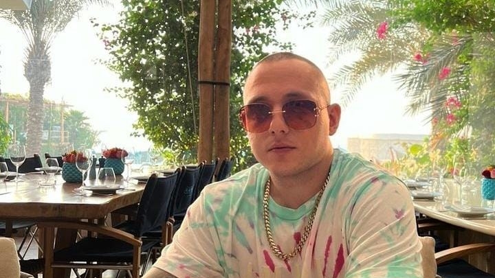 Vlad Obu a lovit un individ în clubul Nuba, din Capitală. Patronul de videochat s-a enervat la culme, deoarece bărbatul respectiv s-ar fi dat la fetele de la masa lui