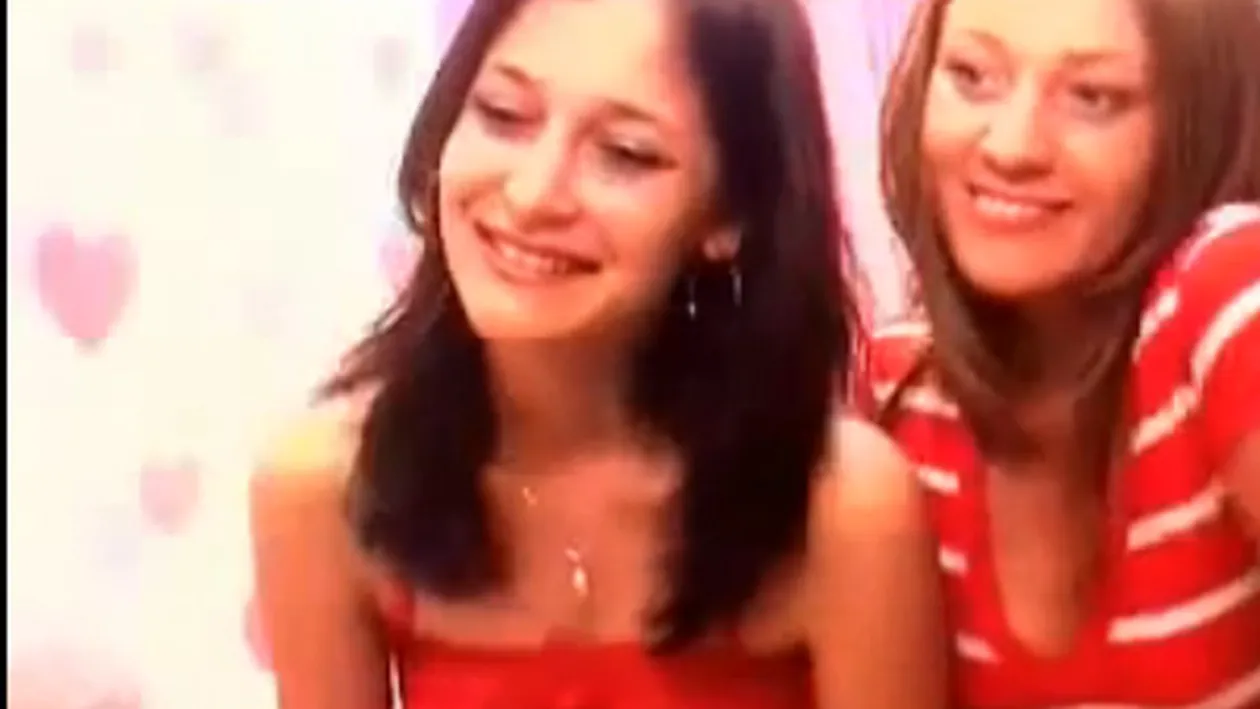 Asta este culmea penibilului! Ce vorbesc doua romance in timp ce fac videochat