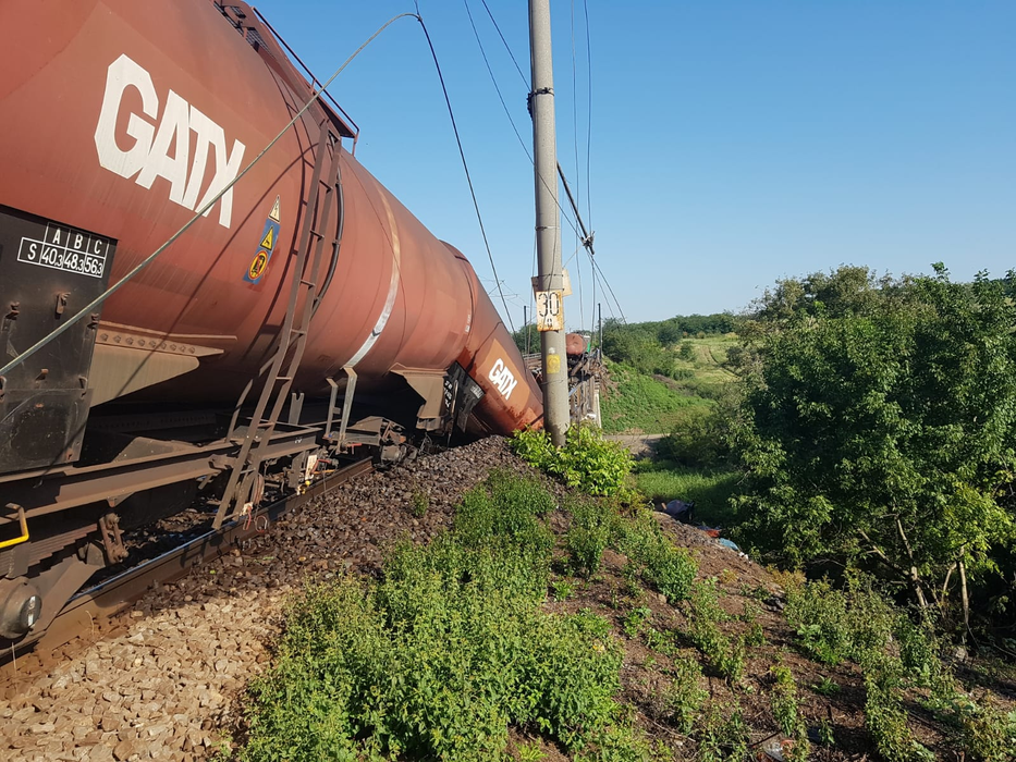 UPDATE: Mecanicul trenului de marfă care a deraiat în județul Dolj era băut