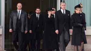 Ce s-a întâmplat azi la Palatul Elisabeta! Membrii Casei Regale, într-o ipostază rară la o săptămână după ce Regele Mihai a fost înmormântat