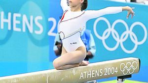 Daniela Sofronie, bătută până la sânge. Campioana mondială la gimnastică a fost victima furiei antrenorilor ei. “Cu bățul, cu umerașul, cu ce prindeau!”