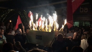 Soţia milionarului Edy de România a dat lovitura! S-a ”lipit” de bogătaşul care a comandat la NUBA…un frigider de şampanii Dom Perignon & Armand de Brignac!