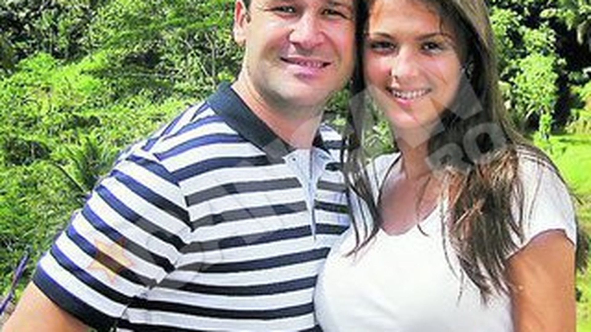 Logodnica l-a cerut de barbat pe Robert Negoita