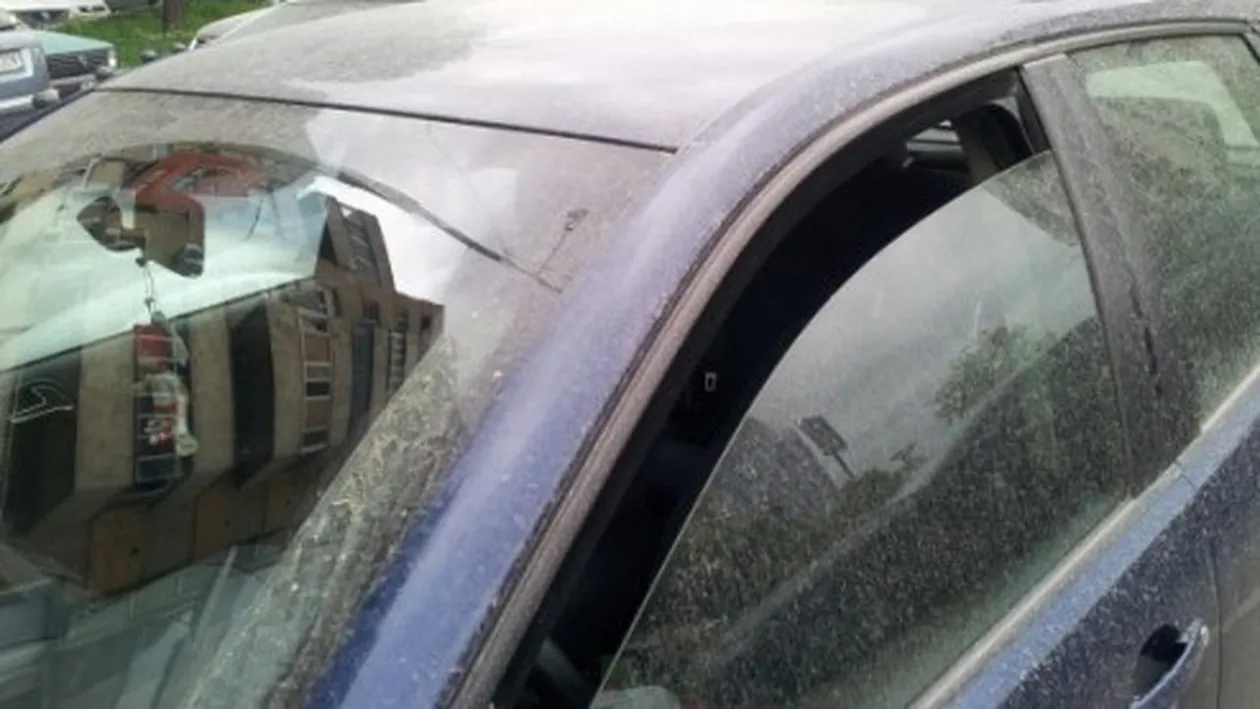 Fenomen neobisnuit! Capitala, maturata de ploaia rosie! Vezi explicatia specialistilor!