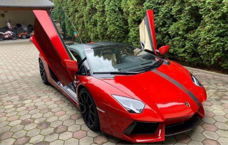 Loredana Groza, dans lasciv în Lamborghini-ul lui Adi Minune. Manelistul i-a dat bolidul pentru o tură prin București | FOTO & VIDEO