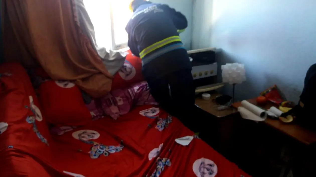 Panică într-un bloc de locuințe din Fieni! Doi soți au ajuns la spital