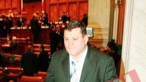 Primarul Poteras are iaht de 1.000.000 euro