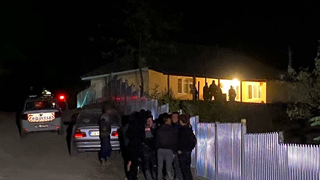 Crimă înfiorătoare la Vaslui. O bătrână de 83 de ani a fost ucisă de nepotul ei în curtea casei