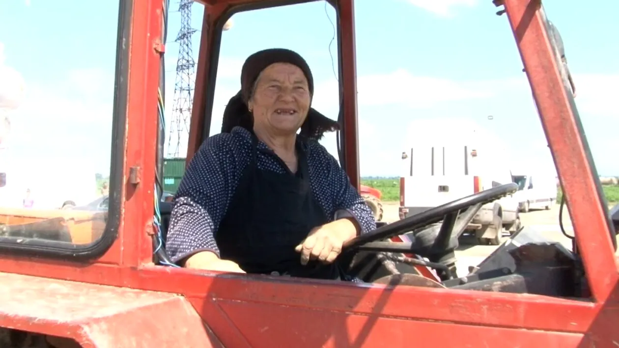 De necrezut! Câți lei primește salariu, în România, o femeie care lucrează ca tractoristă, acum, în 2022