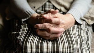 Bătrână de 92 de ani, din Botoșani, violată în noaptea de Revelion, de un bărbat de 45 de ani. Unde a fost prins agresorul