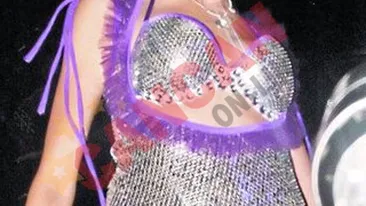 Moni sta treaza cu ciocolata