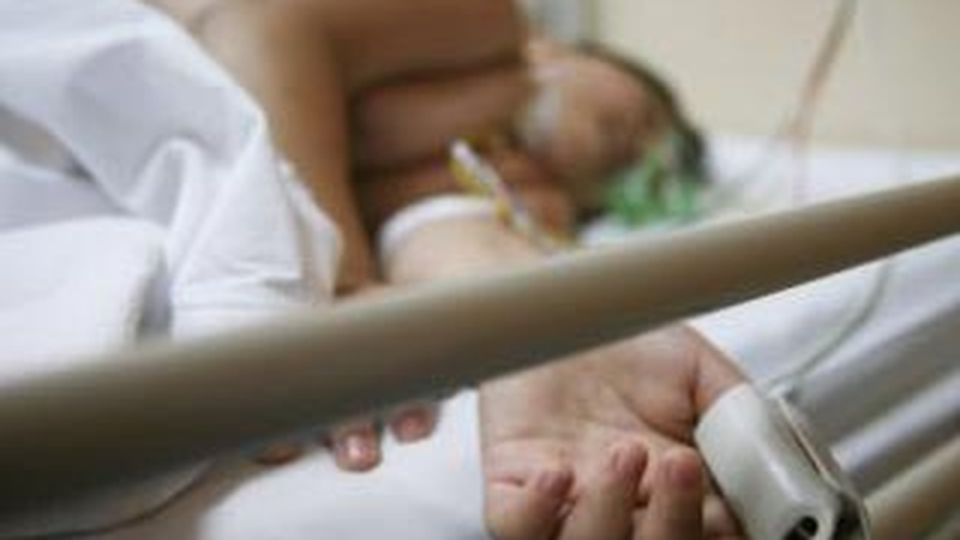 A baut cot la cot cu tatal sau si a ajuns in la spital! Un baiat de 11 ani din Iasi a fost rasplatit cu vin pentru munca sa