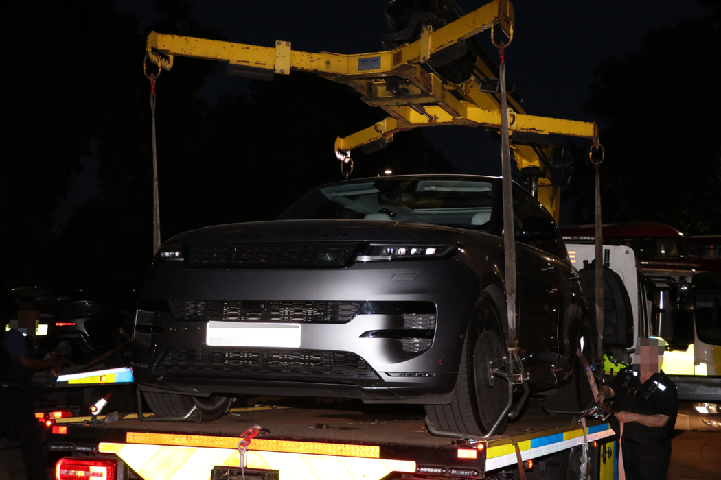 Ferrari Monza de 4,3 milioane de € și alți bolizi, confiscate de poliția din Londra pentru producerea de zgomot excesiv. Șoferii conduceau periculos