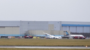 Pasagerii au trecut prin momente terifiante: trenul de aterizare al unui avion a cedat pe aeroportul din Amsterdam