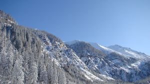 Patru turiști, blocați pe Transalpina după ce au mers pe un drum închis fără cauciucuri de iarnă