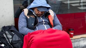 Ireal ce a pățit un român în timp ce se plimba cu soția prin Iași: "Un cerșetor întinde mâna și zice să..." Continuarea întrece orice imaginație