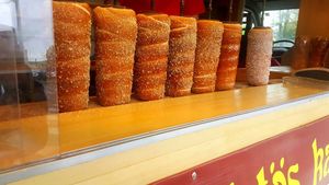 Nu e o glumă! Câți lei costă un kurtos colac la Târgul de Crăciun din Cluj-Napoca