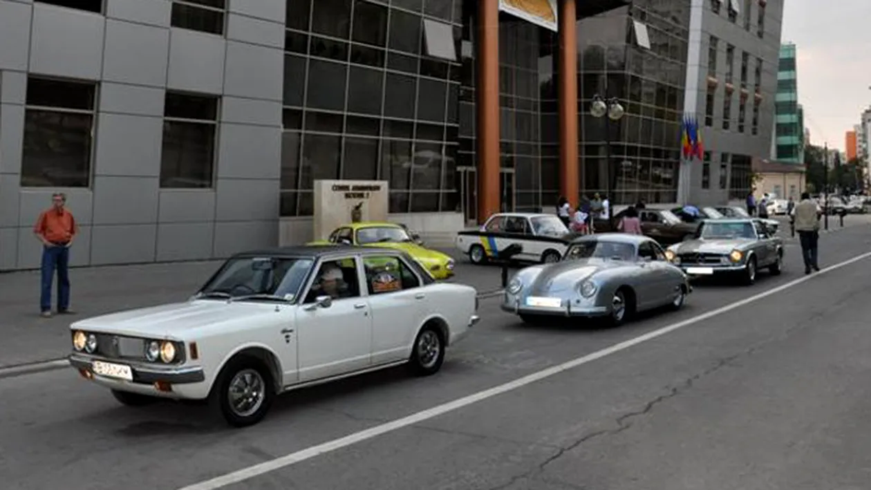 Zeci de masini de epoca au luat startul in Raliul Carpati Retro