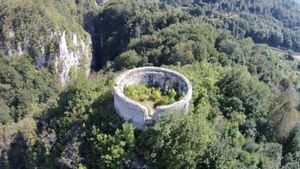Unul dintre cele mai periculoase monumente istorice din lume se află în România! Cum arată şi unde este cetatea